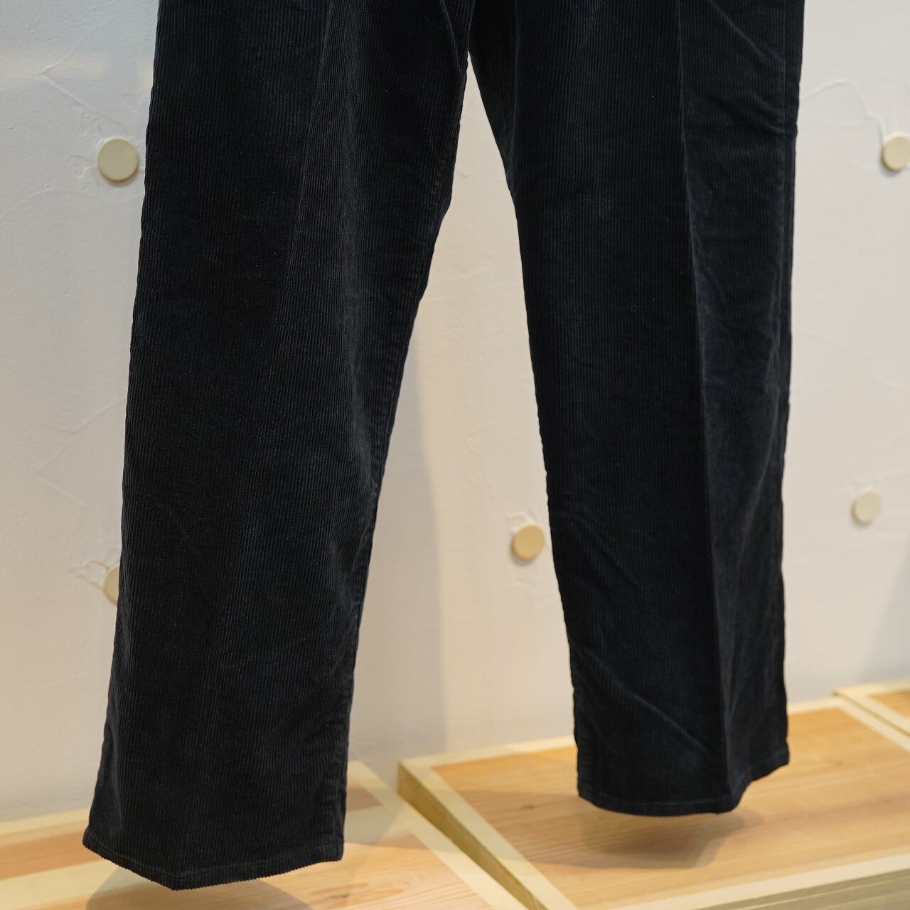 HATSKI（ハツキ） コットンリネンコーデュロイ バックバックルパンツ 