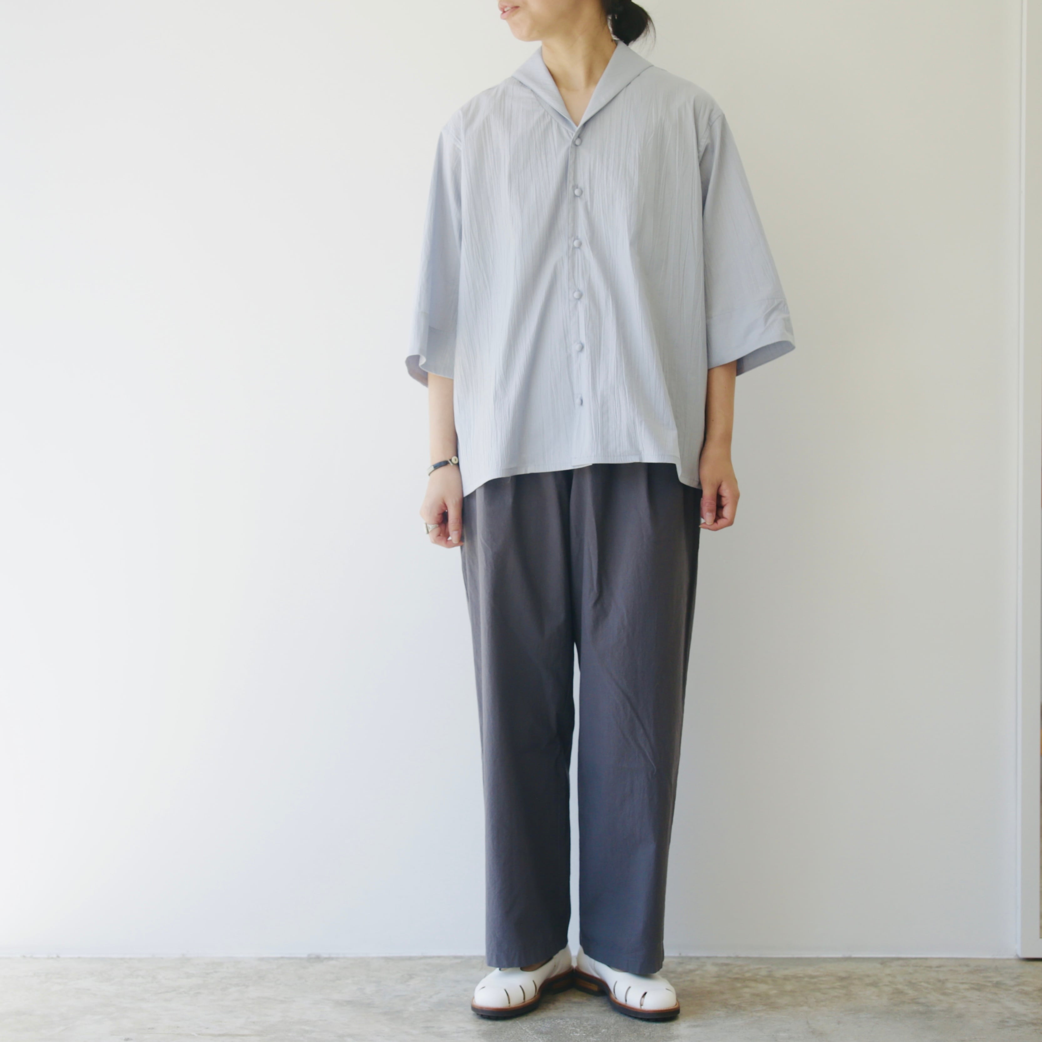 yoli チェックブラウス Yoli ヨリ｜チェックシンプルブラウス（チャコールグレー）
