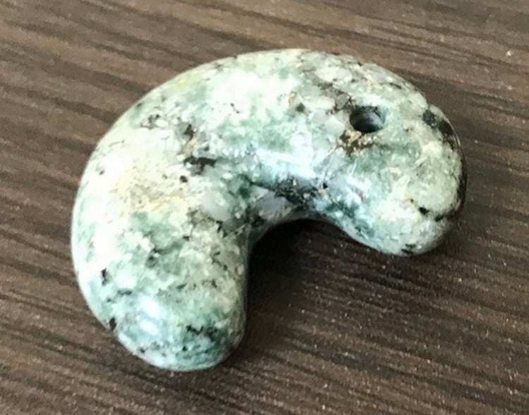 阿波　大和型 翡翠勾玉 45985d33edd25bb70865301c8cf1c8