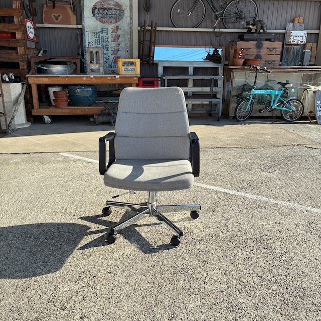 仕事も休憩も支えてくれるchitoseのワークチェア