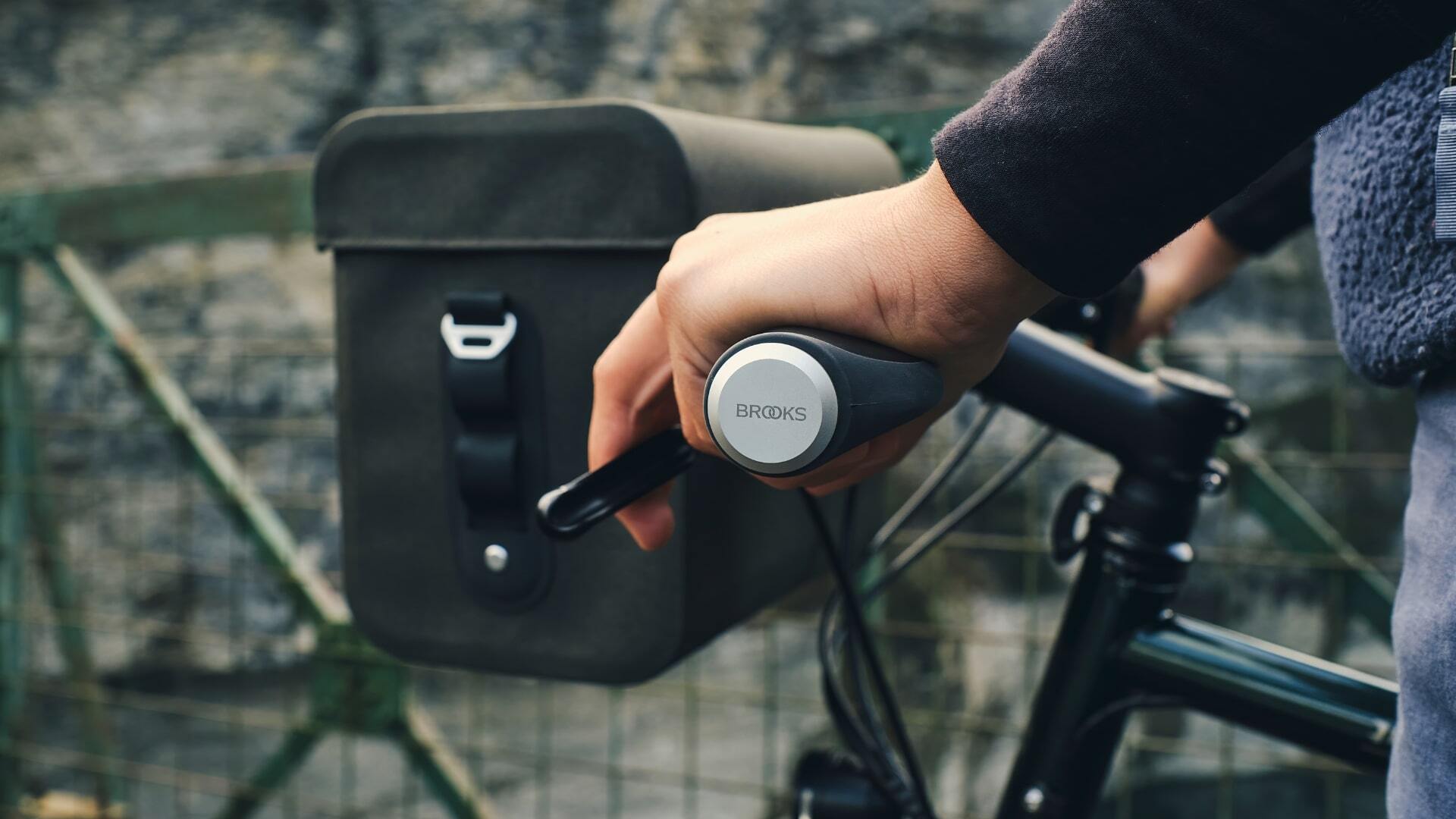 BROOKS Ergonomic Leather Grips | LORO ONLINE STORE