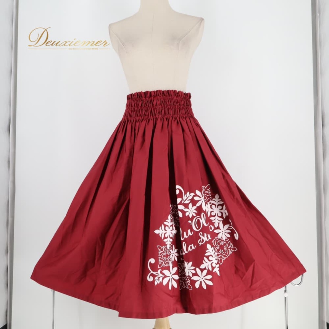 フラダンス 衣装 ALOHA STANDARDS アロハスタンダード パウスカート レッド系 ティアレ柄 花柄 植物柄 日本製 ハワイアンプリント ハワイアン アロハ フラ ダンス レッスン 練習 ハワイアンダンス シングル スカート ホワイト系 赤 白 シンプル 華やか 鮮やか かわいい おしゃれ 上品 大人っぽい