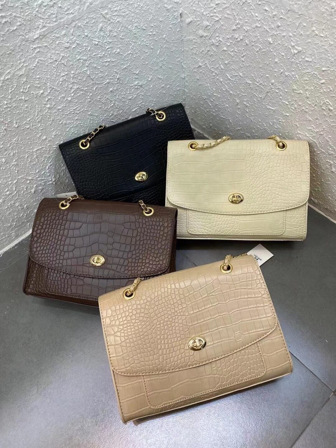 キルティングチェーンバッグ