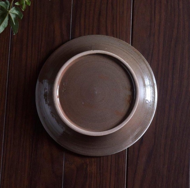 ＜平皿・6.5寸＞ とびがんな｜縁白｜ツヤあり