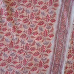 ブロックプリント生地【50cm単位】インド綿  片耳デザイン付き 花柄B コーラルピンク×ブラウン #51414-PK4