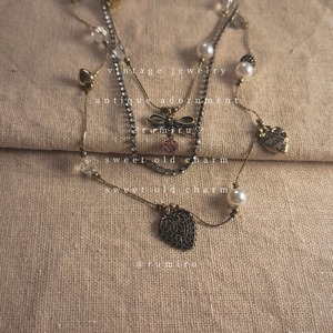 ハンドメイド ノスタルジックリボン 煌めく ビーズ クラシック 三連 ネックレス