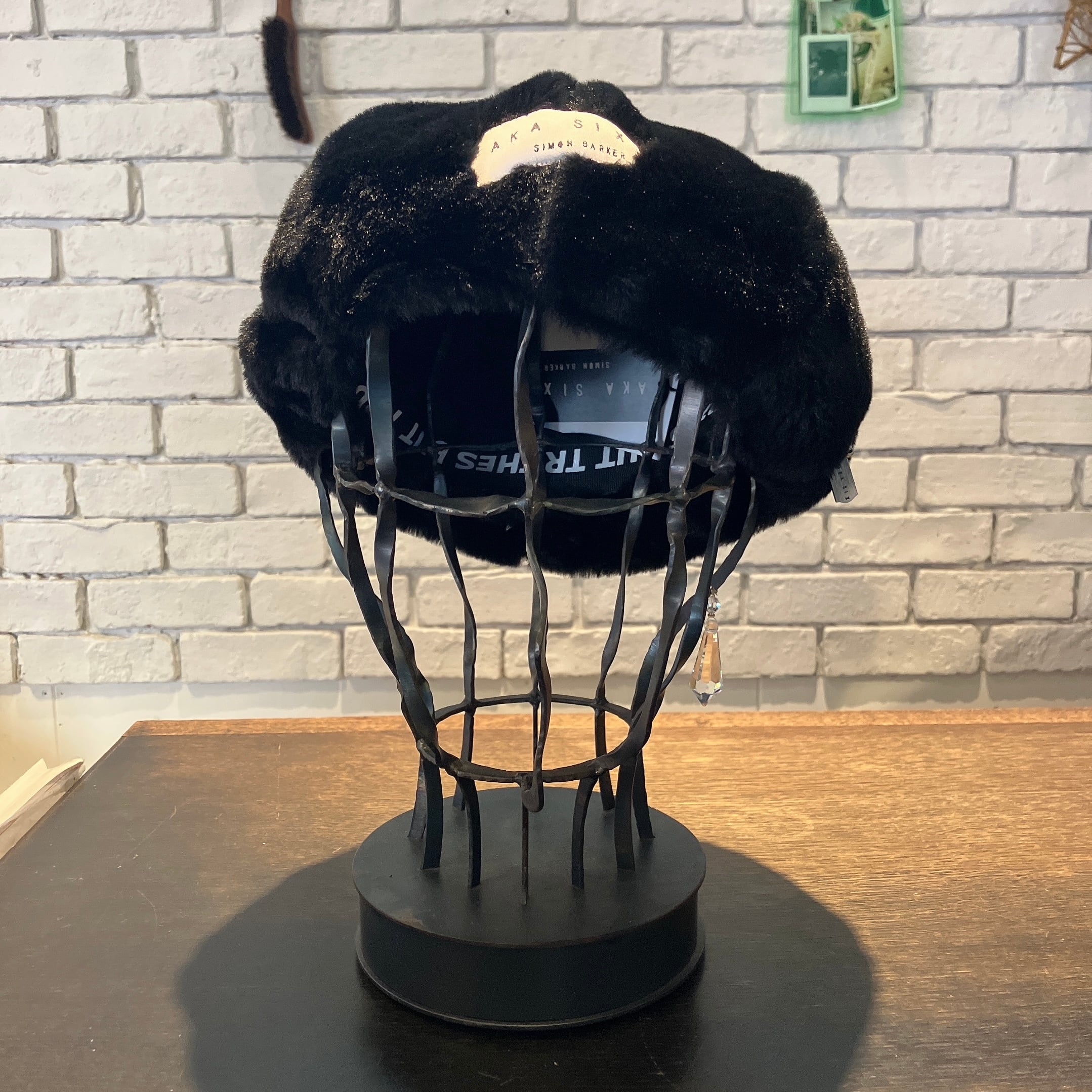 AKA SIX】NEWSBOY BERET BLACK FAKE FUR ベレー | 広島の帽子専門店