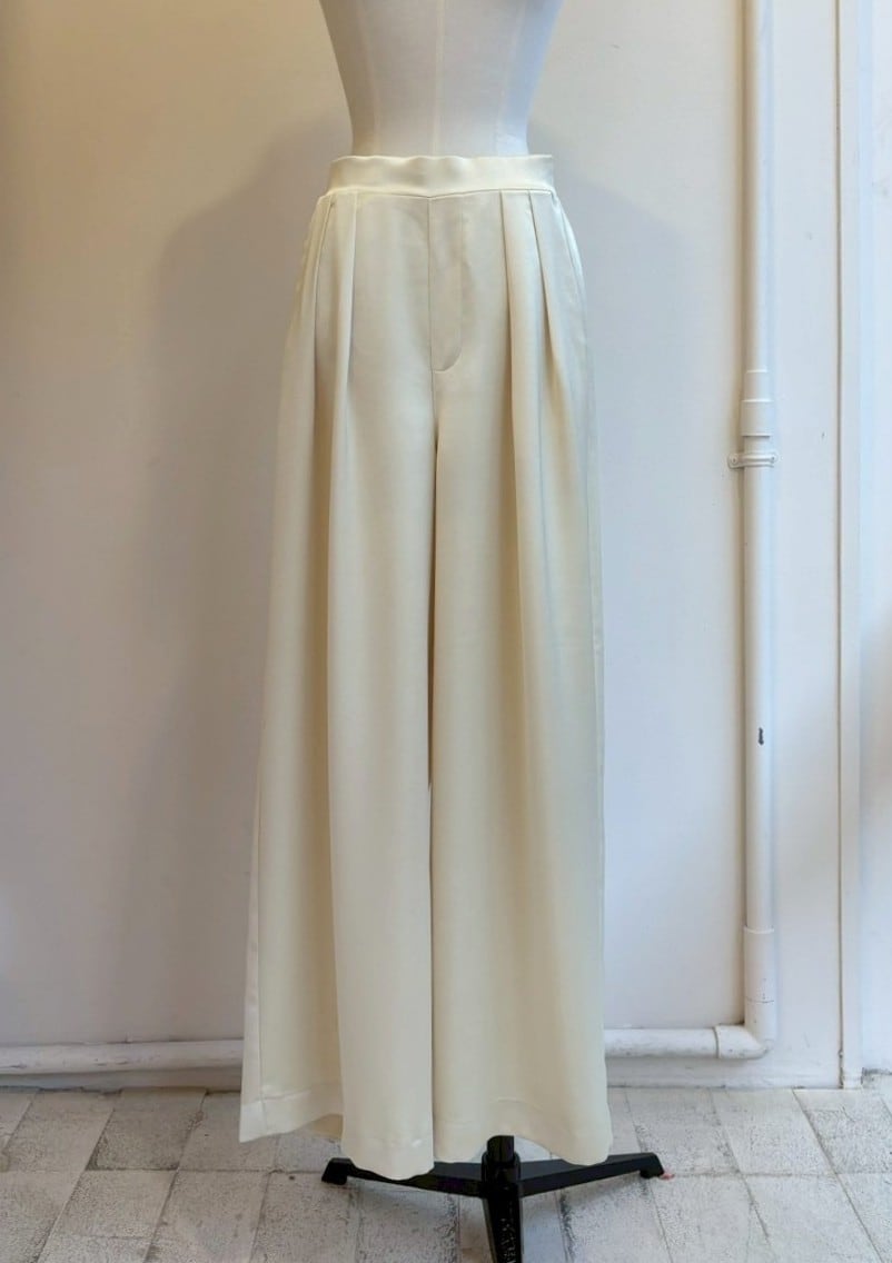 【ayane】ペイント加工バレルレッグパンツ 36サイズ　ブリーチ ⭐人気⭐【ayane】ペイント加工バレルレッグパンツ 875815 826543