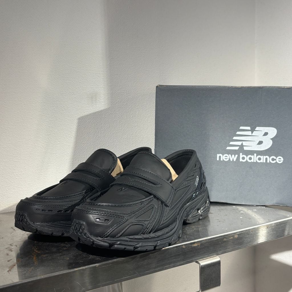 NEW BALANCE ニューバランス 1906L Black Leather ローファー