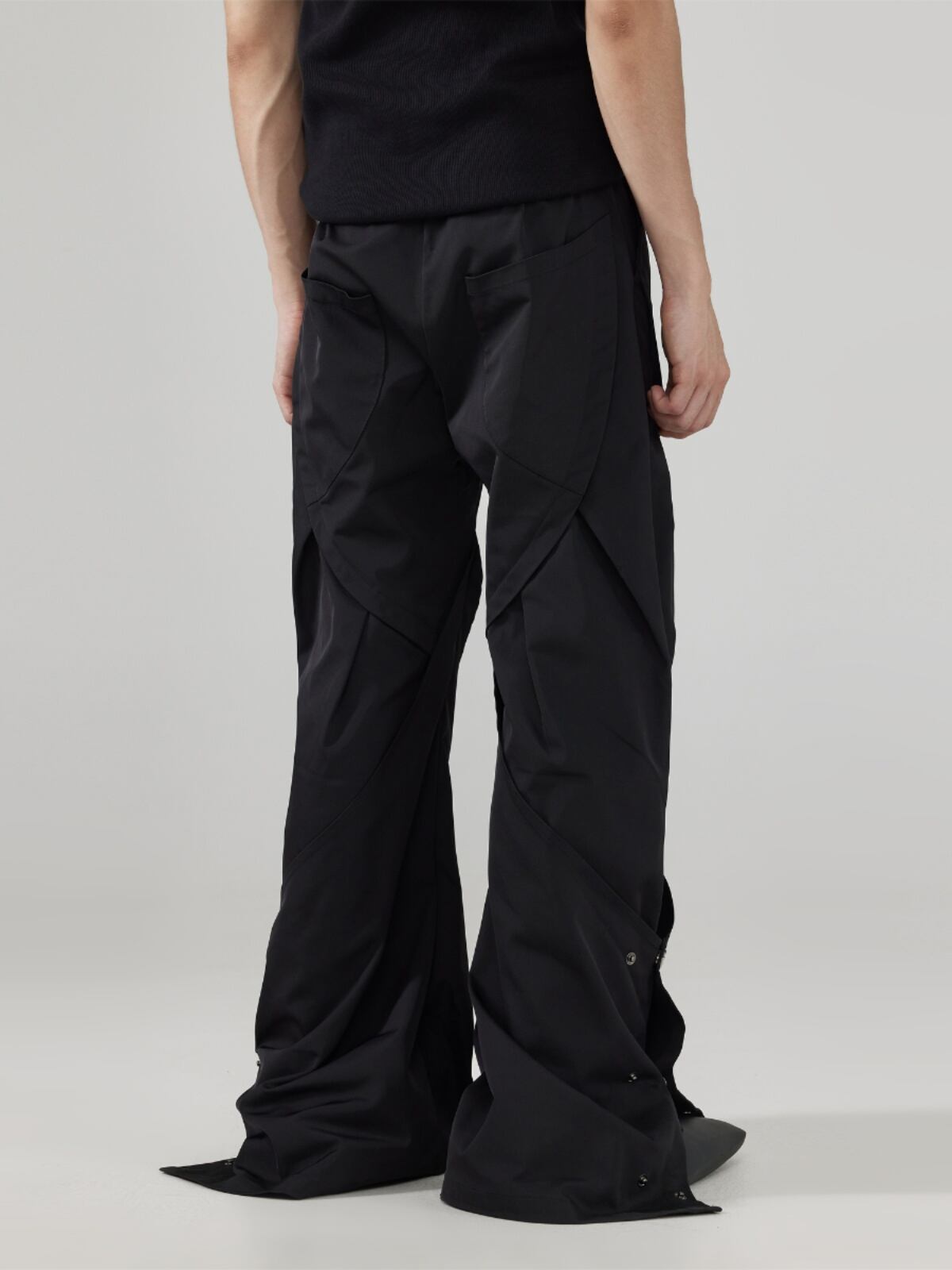 FRKM SCD 24AW 変形デザイン ルーズフレアパンツ | テックウェア FRKM SCD 24AW 変形デザイン ルーズフレアパンツ | テックウェア