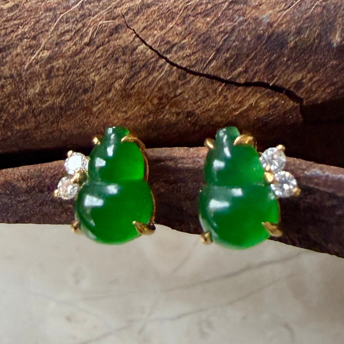 スタジオジブリ 緑色滴型ピアス 正規品 スタジオジブリ 緑色滴型ピアス 正規品 楽天市場】グリーン ピアス