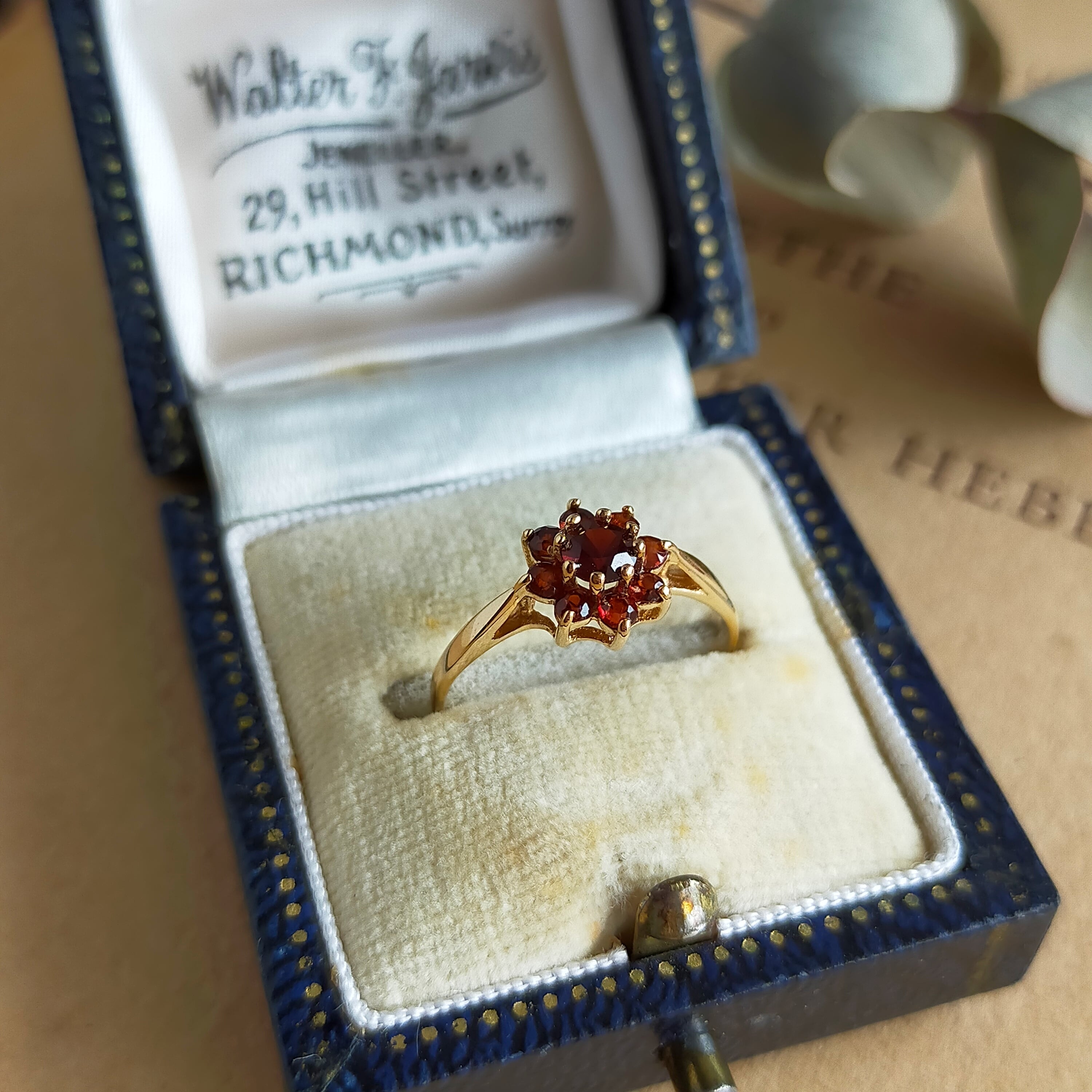 英国 1970年 ヴィンテージ ガーネット 9kゴールド フラワーリング