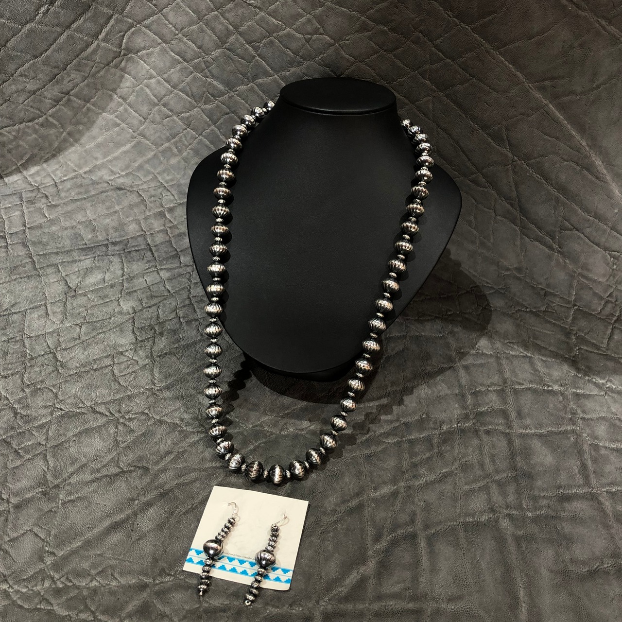 NAVAJO（ナバホ）族 Tonisha Haley作 ナバホパールネックレスチェーン  