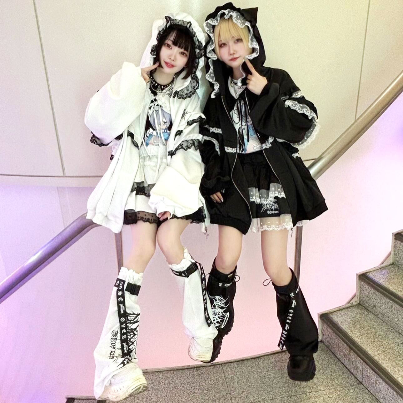 11/17 完売→再入荷!】サブカル刺繍ベルトレッグウォーマー 11/17 完売→再入荷!】サブカル刺繍ベルトレッグウォーマー