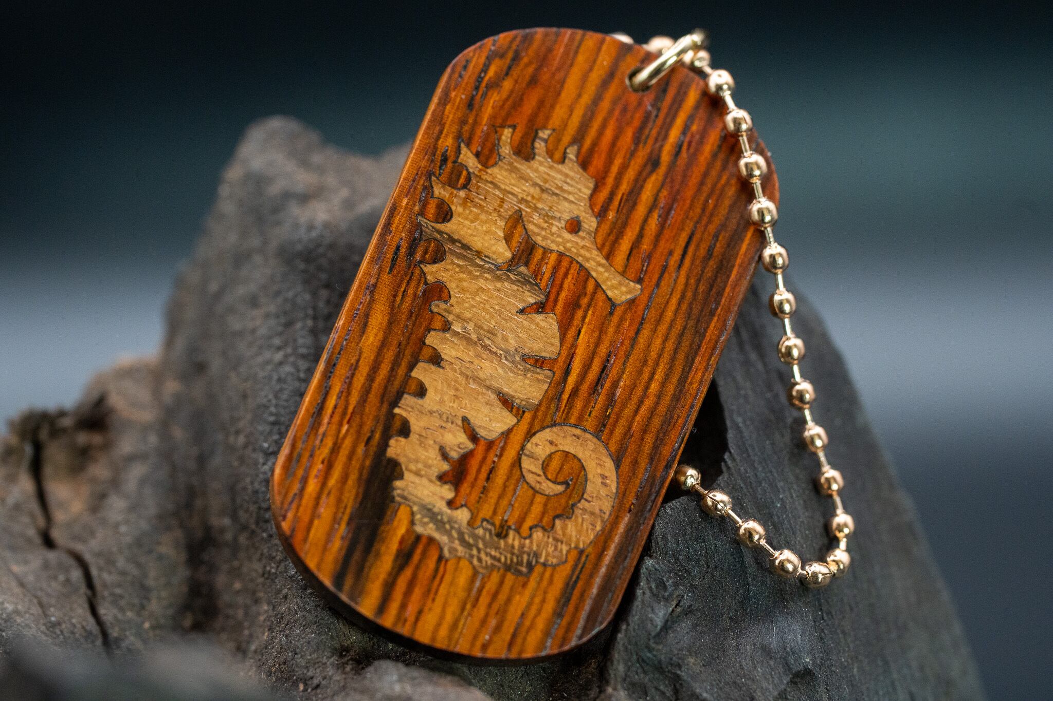 【 エスニックなローズウッド 】ココボロ ドッグタグ 象嵌 のぼり竜