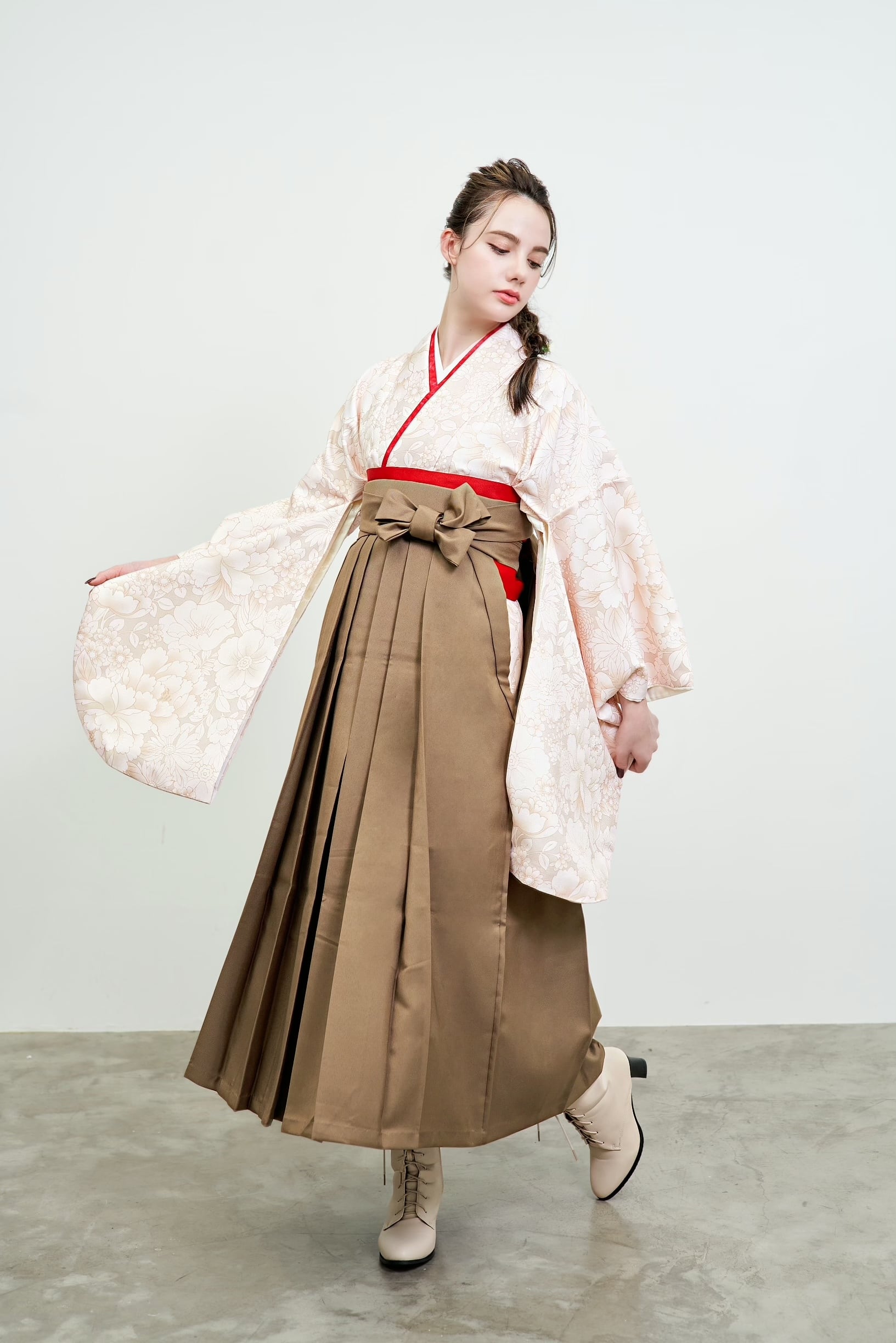 Kimono Sienne 卒業式袴3点セット ベージュ×ブラウン袴 ボタニカル 袴 二尺袖着物 袴 卒業式 着物ジェンヌ | Kimono  Sienne