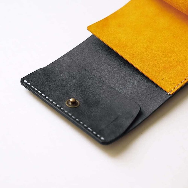 使いやすい 三つ折り財布 【 ブラック × イエロー 】 レディース メンズ ブランド 鍵 小さい レザー 革 ハンドメイド 手縫い