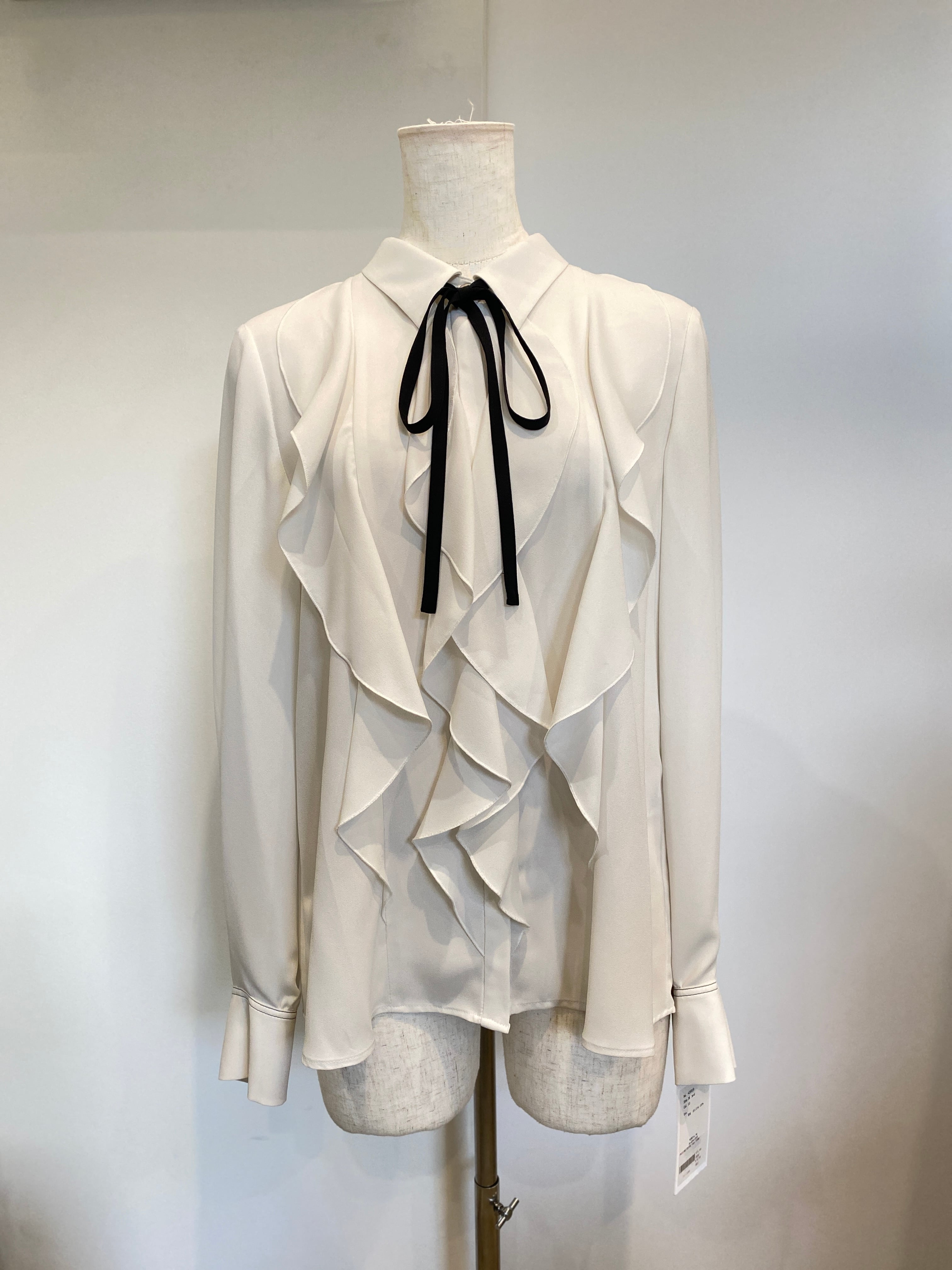 【PASSIONE】ラッフルフリルボウタイブラウス 426919