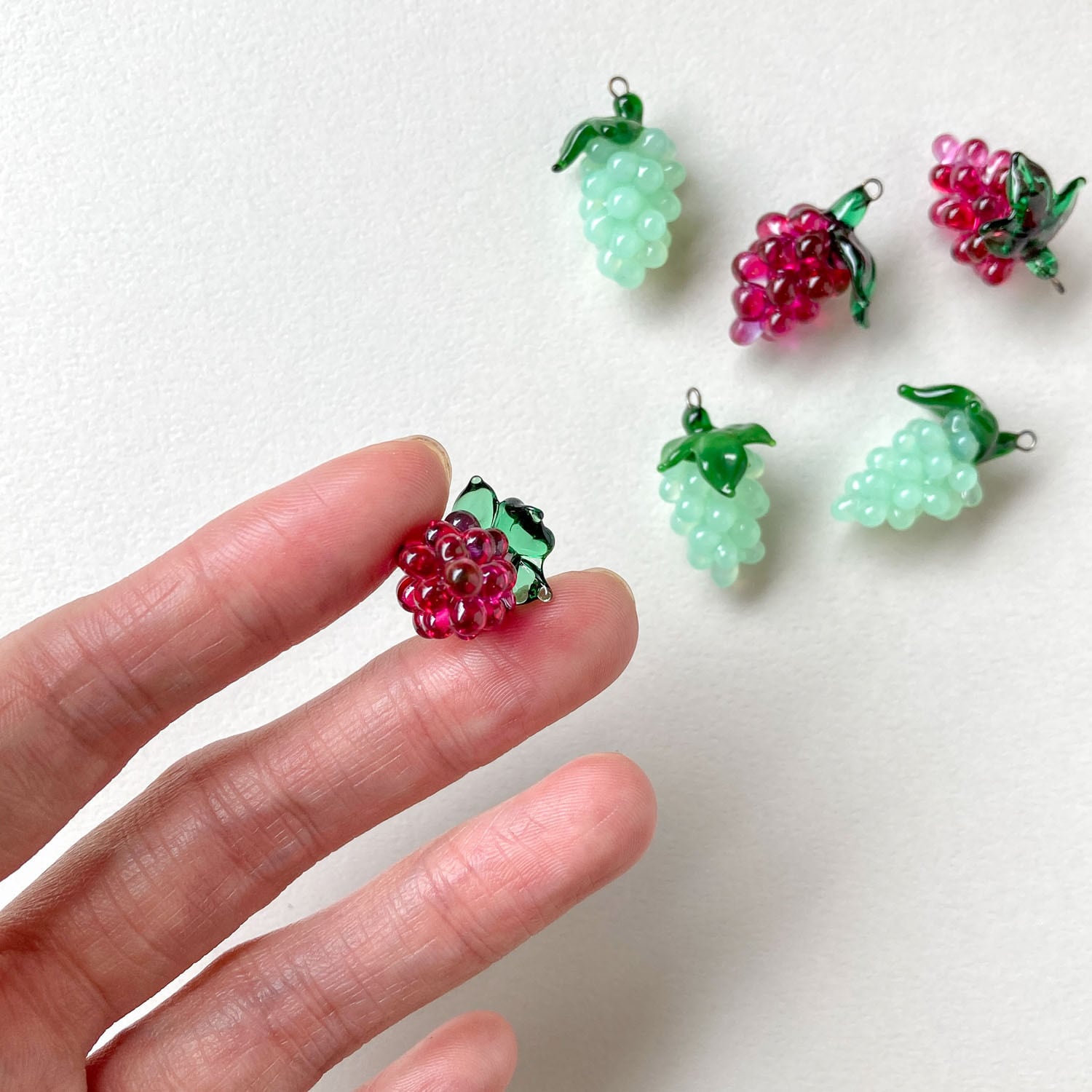葡萄のチェコガラスチャーム | Dua-アクセサリーパーツショップ