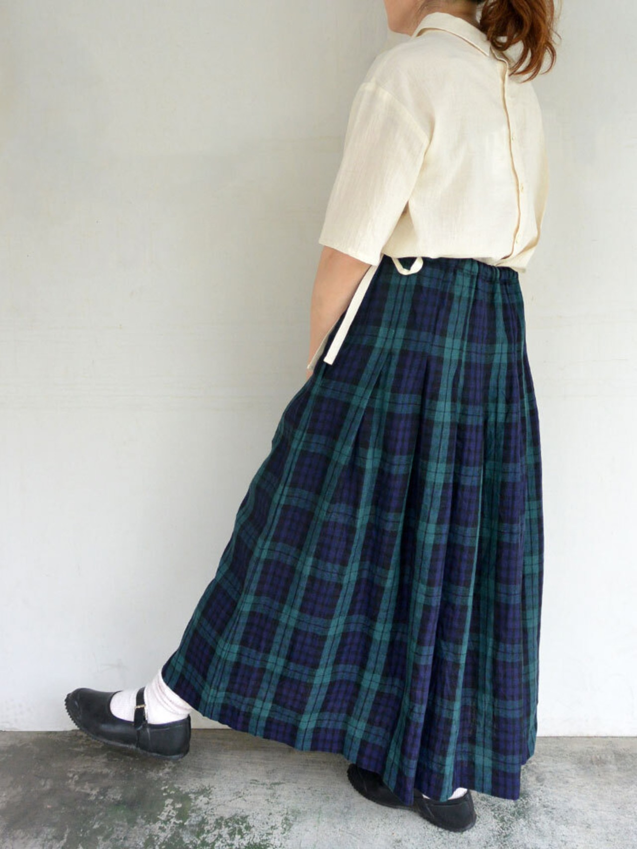 次回入荷未定】ina(イナ)リネン タック ロングスカート ブラック 