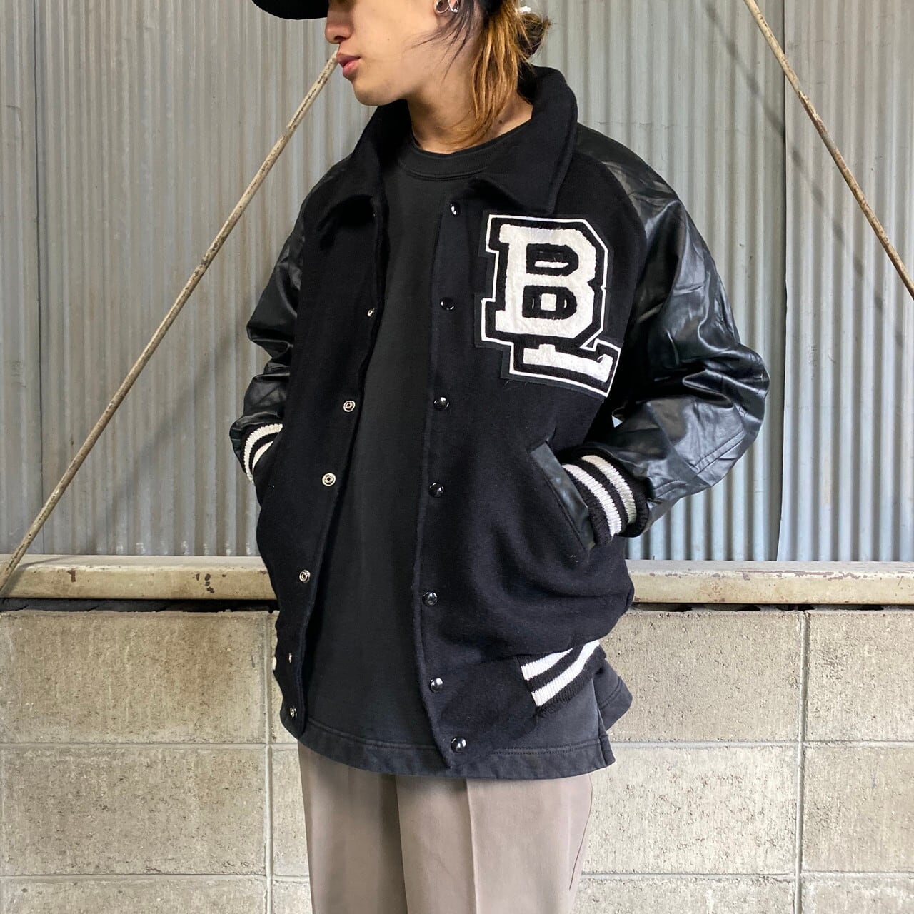 Maverick ウールアワードジャケット スタジャン メンズメンズm L相当 古着 袖フェイクレザー 襟付き ワッペン オールブラック 黒 ブルゾン ジャケット Cs29 30 Cave 古着屋 公式 古着通販サイト Maverick ウールアワードジャケット スタジャン メンズメンズm L相当 古着 袖フェイクレザー 襟付き ワッペン オールブラック 黒 ブルゾン ジャケット Cs29 30 Cave 古着屋 公式 古着通販サイト