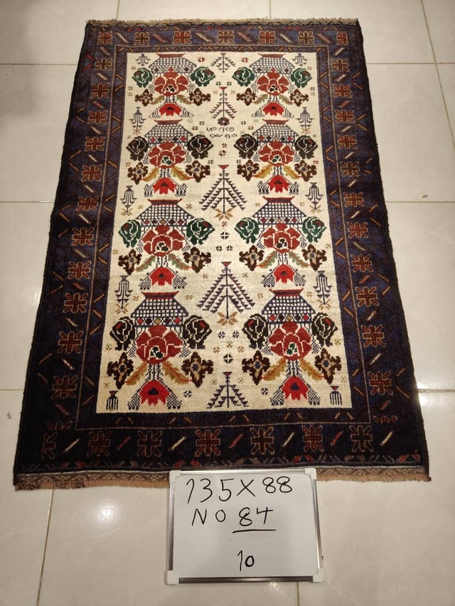 絨毯クエスト68【No.84】 ※現在、こちらの商品はイランに置いてあります。ご希望の方は先ずは在庫のご確認をお願いします。