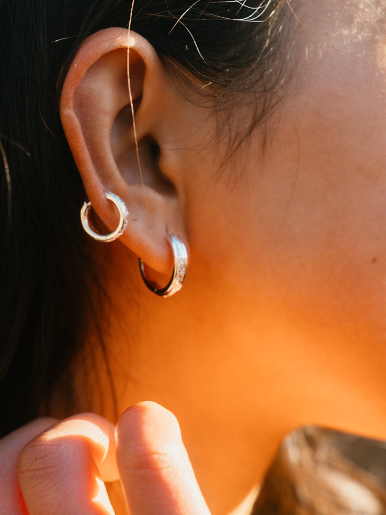 WHITE COLLECTION Mピアス《両耳2個セット》