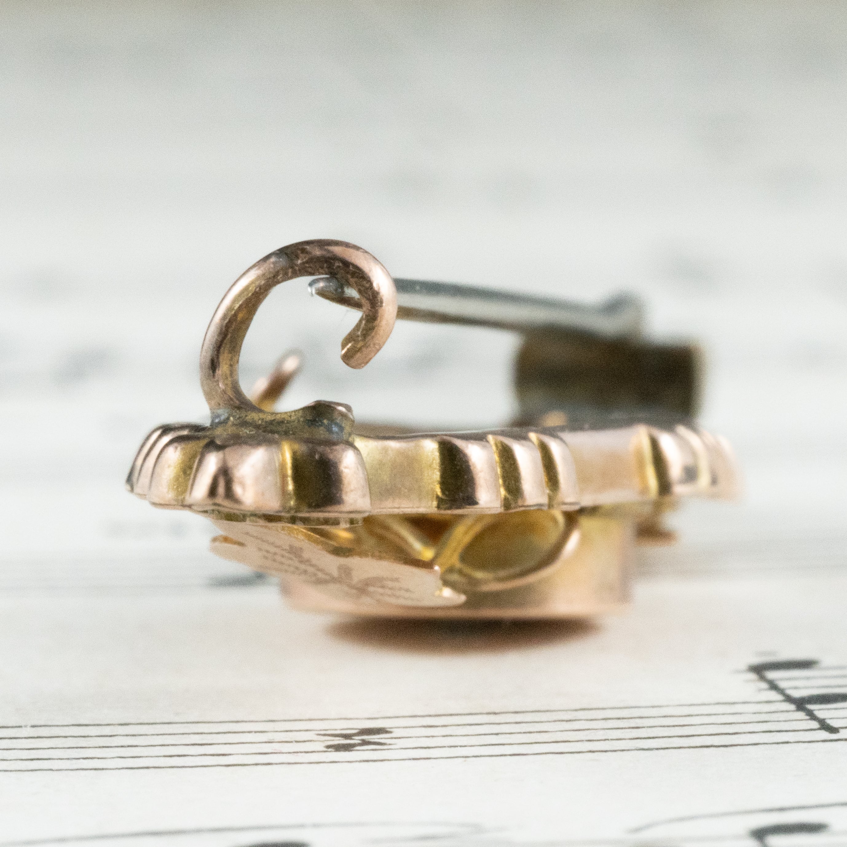 イギリス アンティーク ブローチ K9 オールドカットダイヤモンド 1900