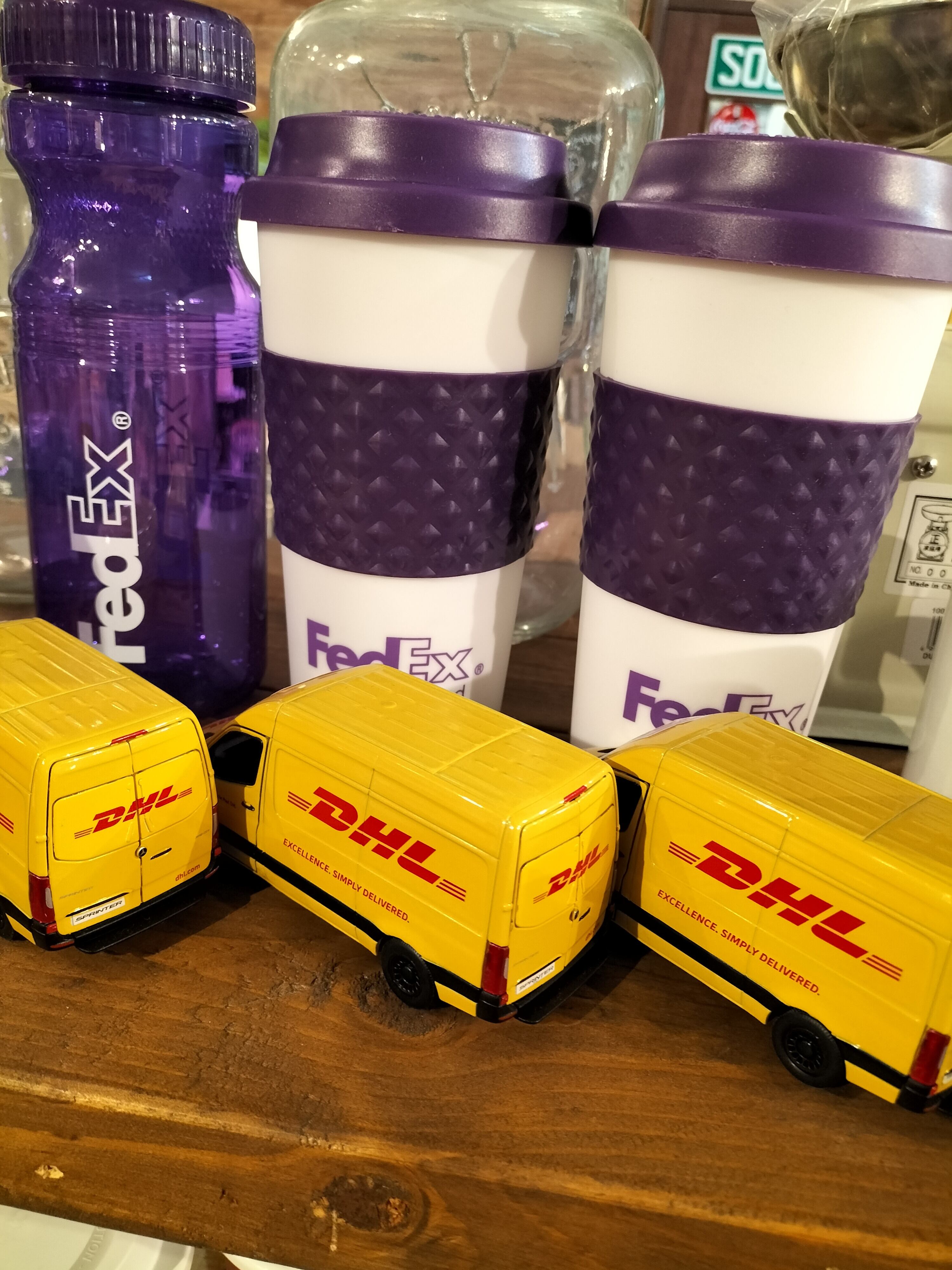 US アドバタイジング FedEx/フェデックス タンブラー アメリカン雑貨 直輸入 ディスプレイ マンケーブストア「MAN CAVE