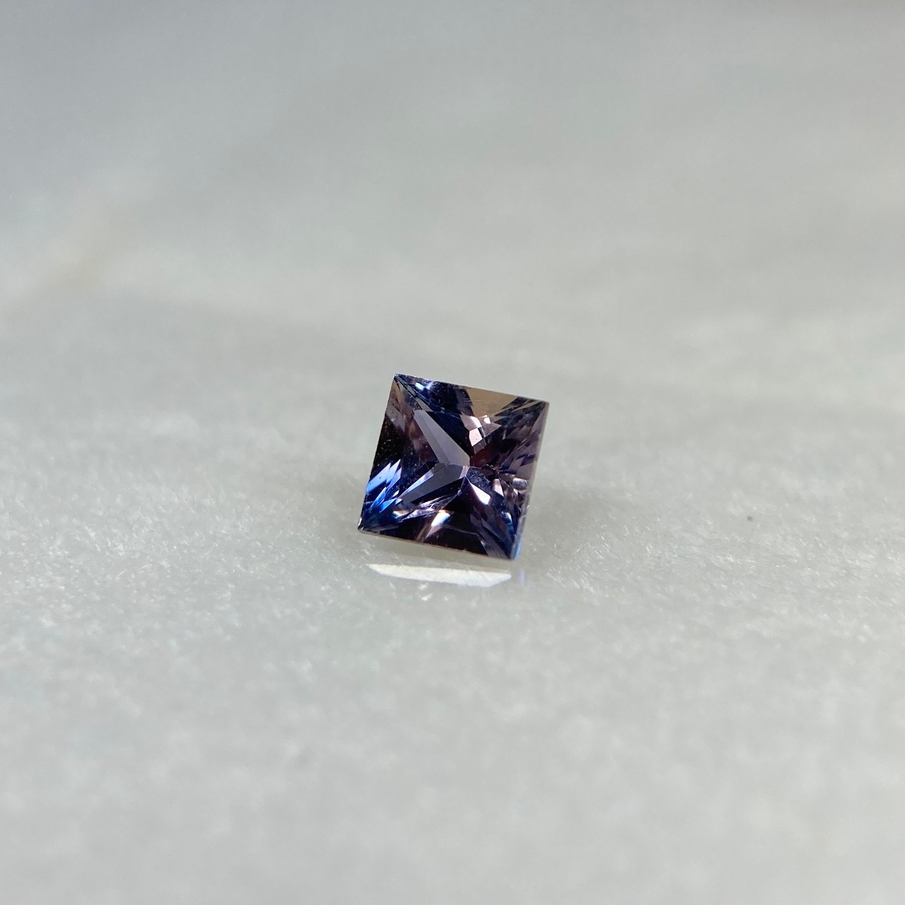 プリンセスカット サファイア 約3.3mm*2.3mm r-0335