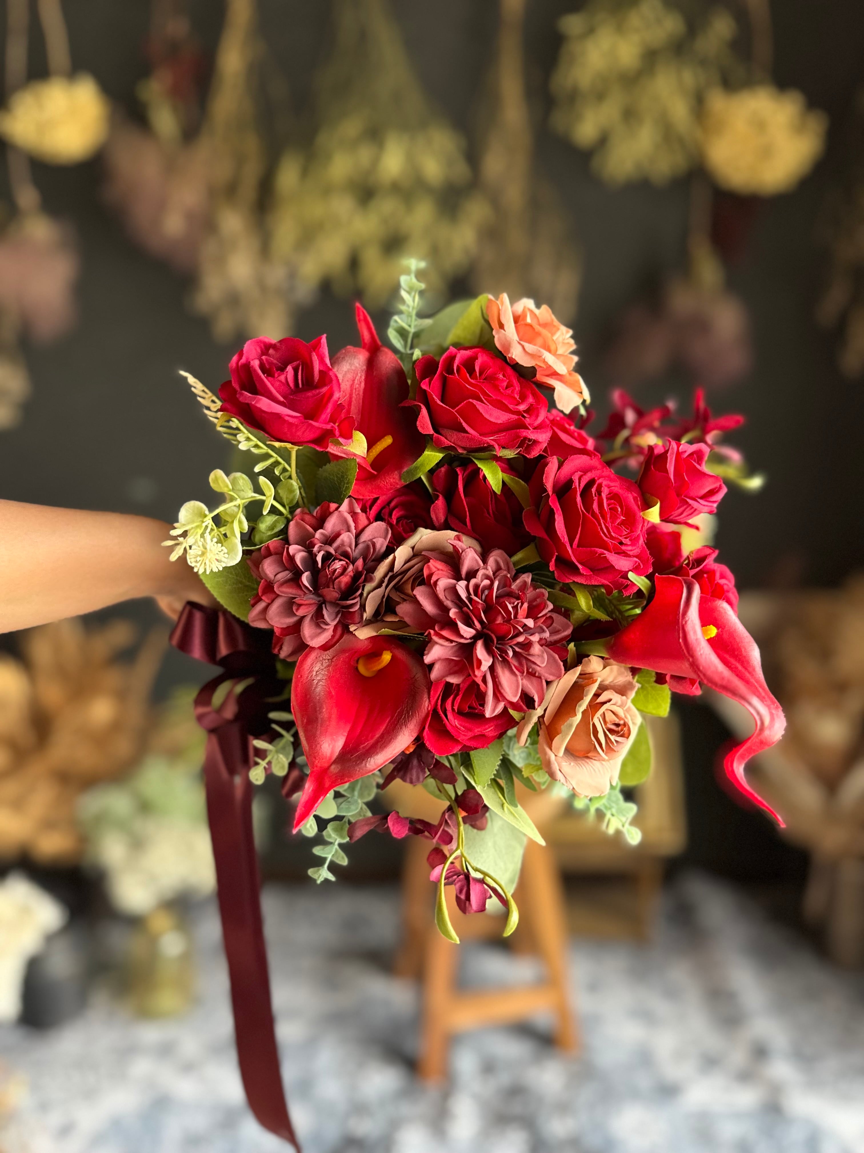 ワインレッドダリアクラッチブーケ☆ブートニア オレンジダリアの