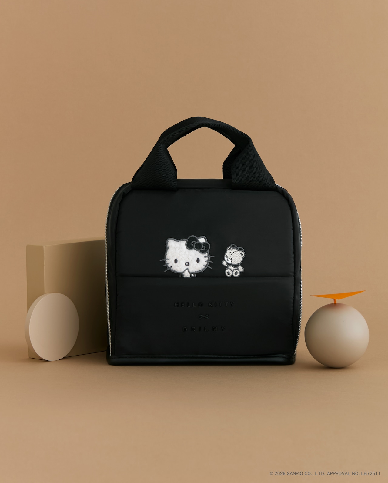 HELLO KITTY × BRILMY ZUBORA STAND POUCH