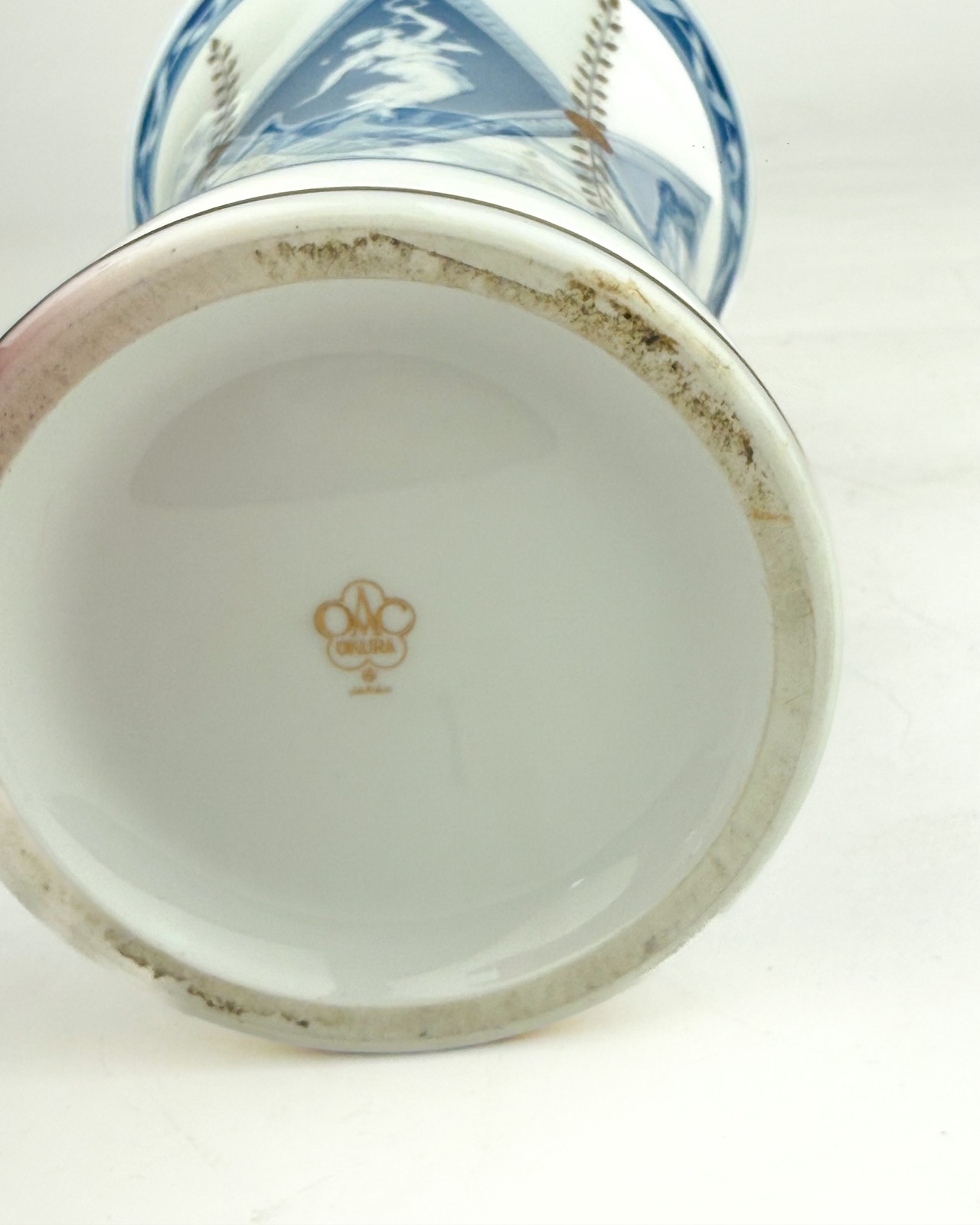 ヴィンテージ雑貨 大倉陶園（OKURA）カメオ装飾 フラワーベース