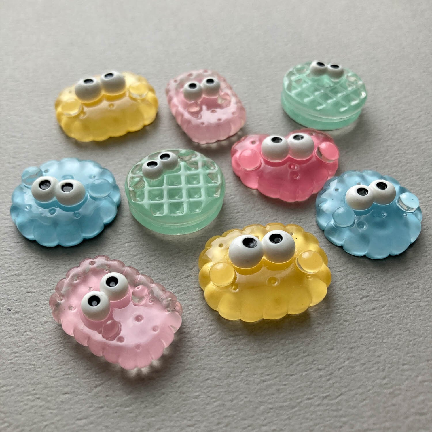 目玉付きクリアカラーのデコパーツたち | Dua-アクセサリーパーツショップ