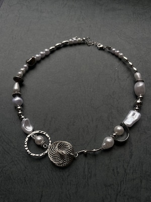 pearl & silver motif necklace [a]