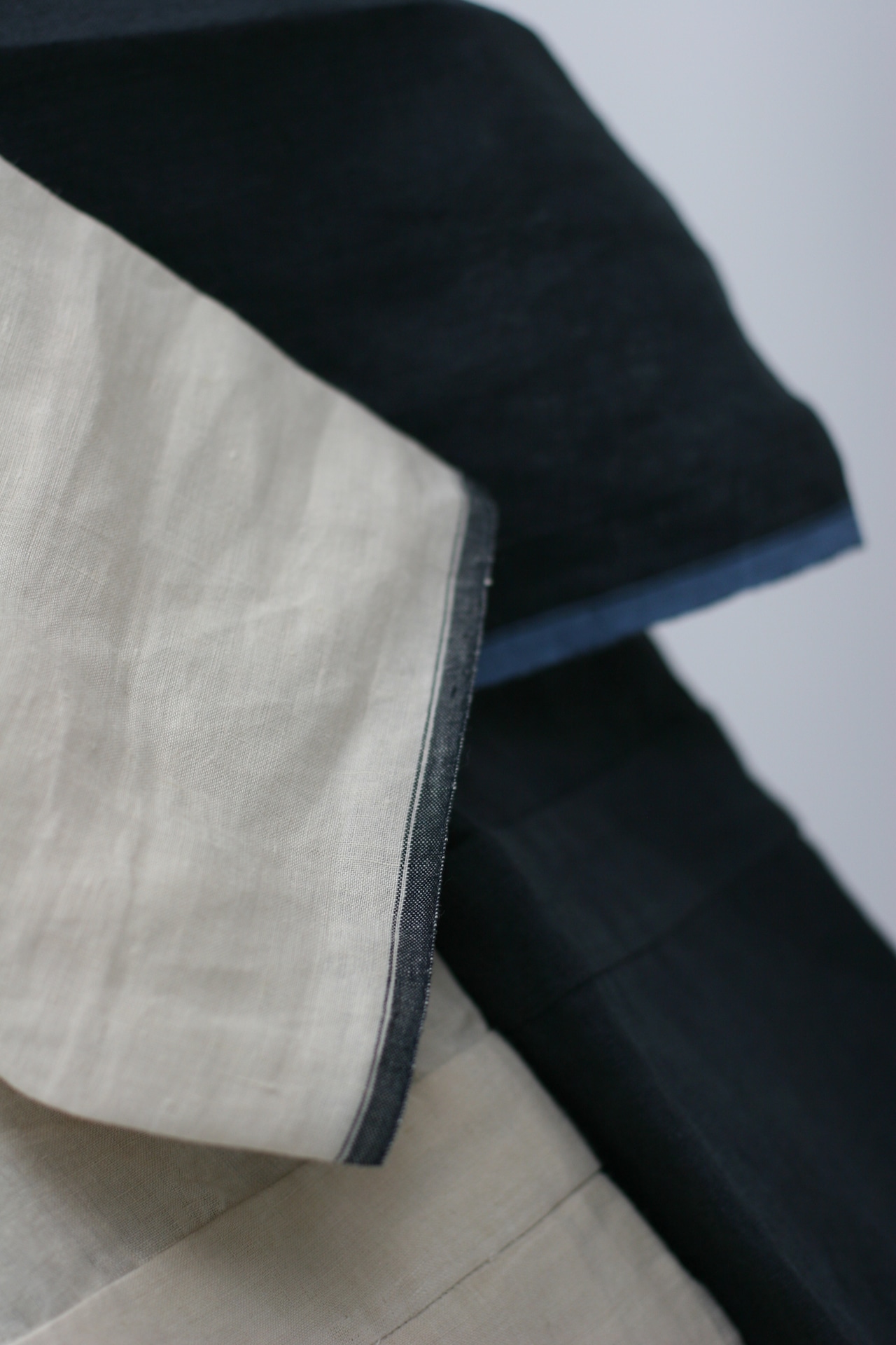 【BUNON】 Khadi Linen Ribbon Overalls 　Ecru / L.Blue / Charcoal