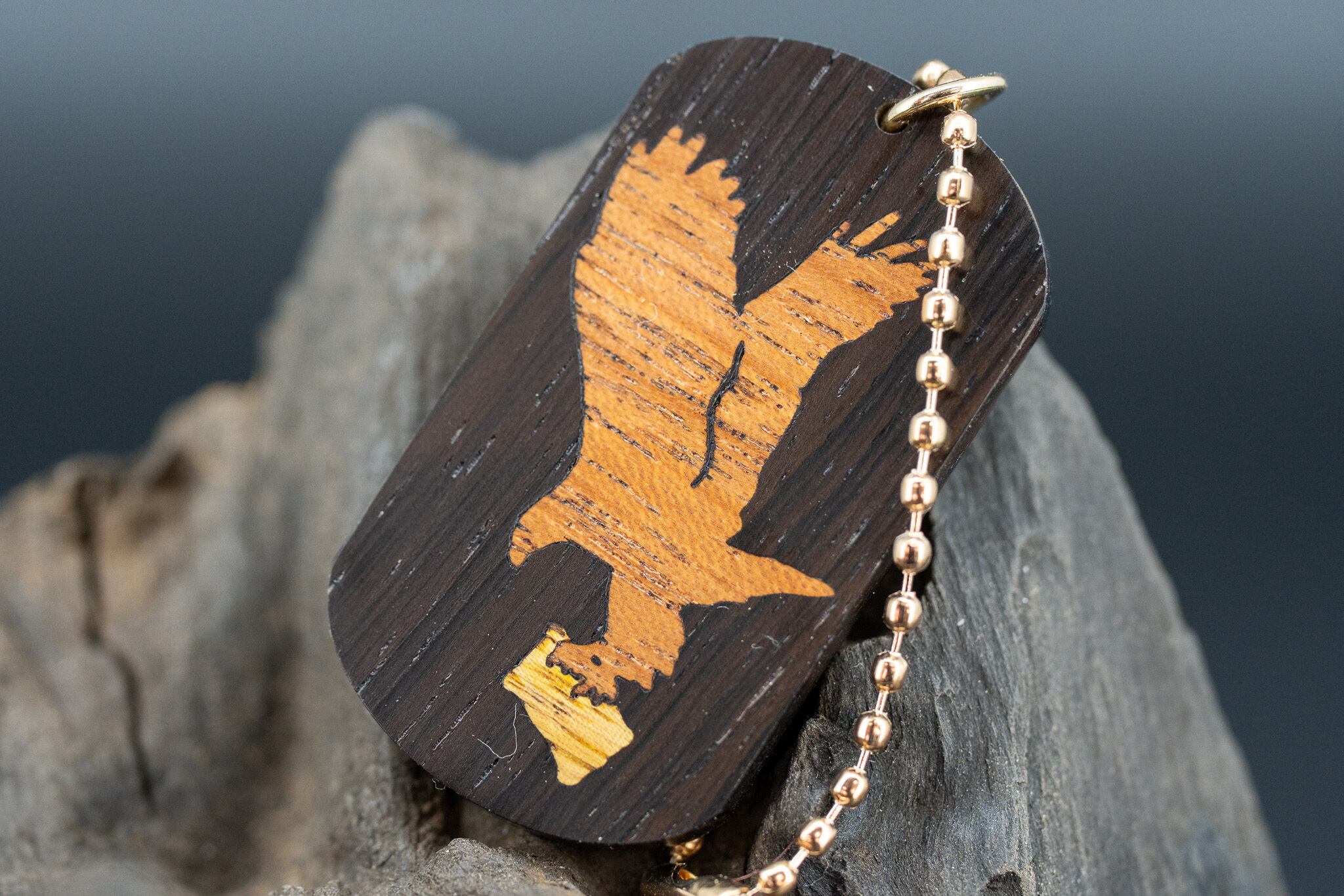 【音楽業界屈指の銘木】 ハカランダ ドッグタグ 象嵌 トンビと油揚げ