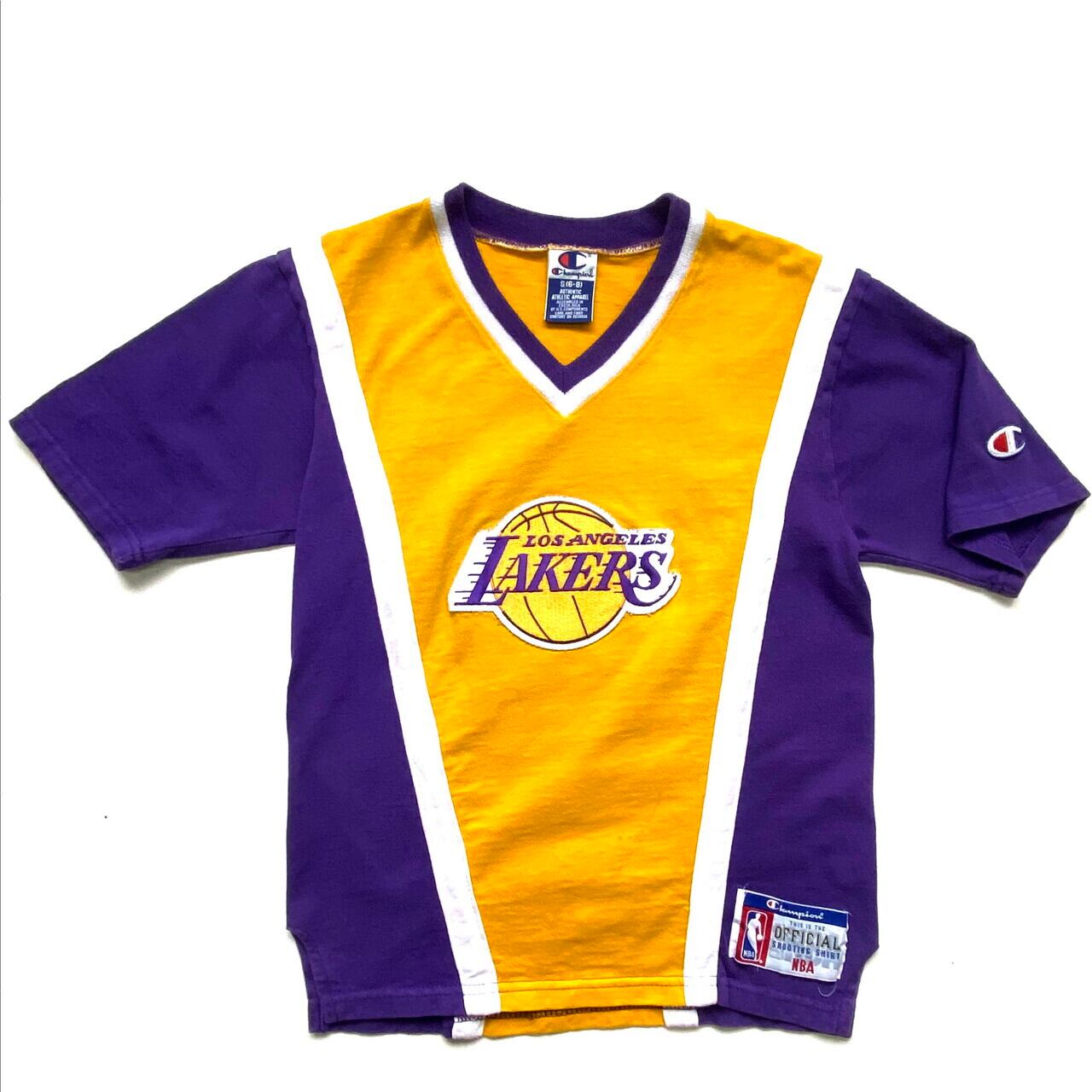 90年代 チャンピオン Champion Nba Los Angeles Lakers ロサンゼルスレイカーズ Vネック スポーツtシャツ 古着 レディースs相当 ヴィンテージtシャツ 90s ビンテージ ヴィンテージ イエロー パープル 紫 黄 Tシャツ Sa2107 Cave 古着屋 公式 古着通販サイト
