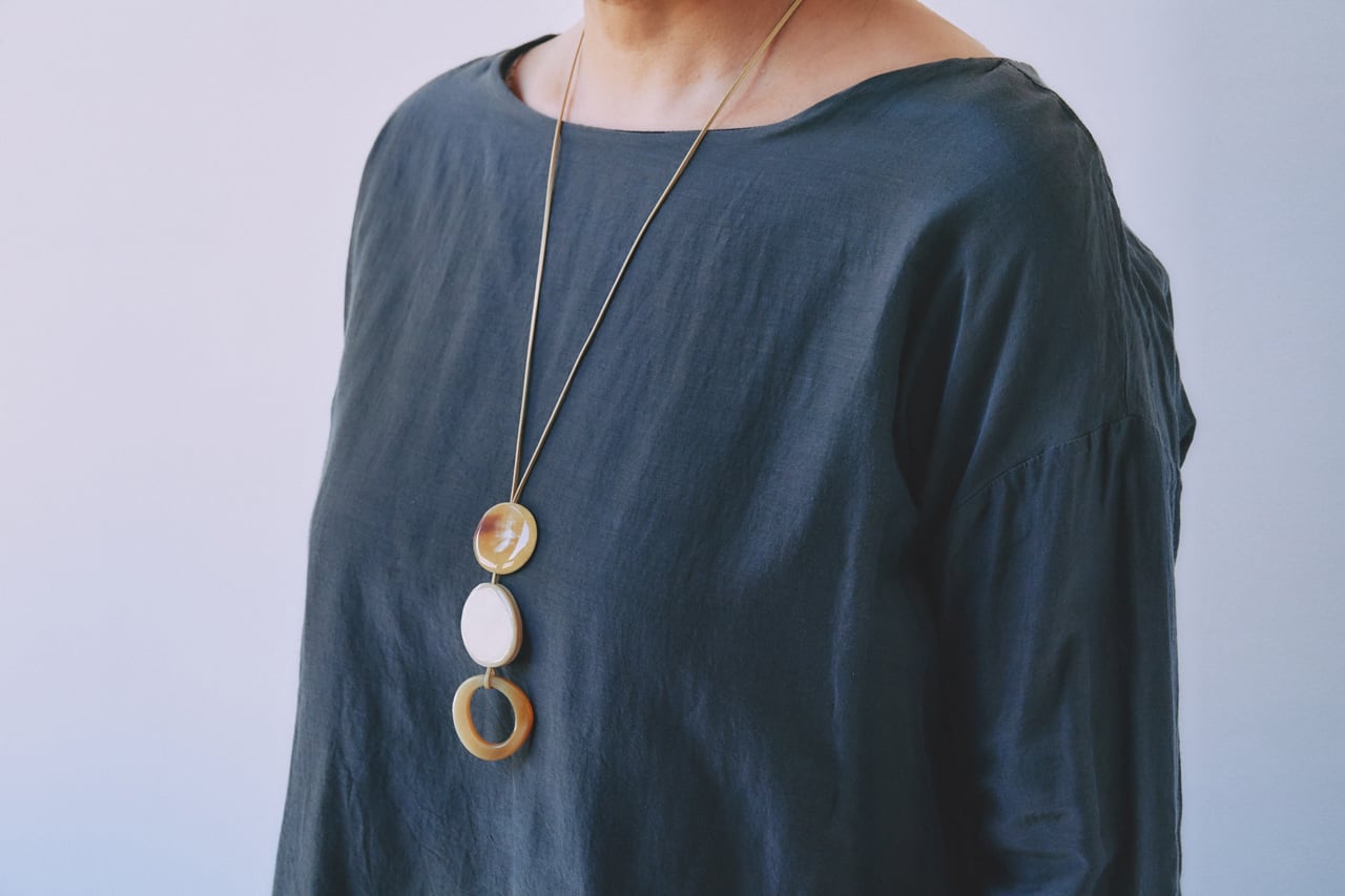 うつろいペンダント Bijoux Kei（白／黒） | 中村江里子セレクション