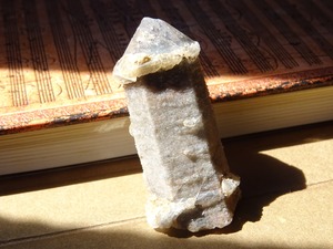 ダルネゴルスク産インターフェレンスクォーツ