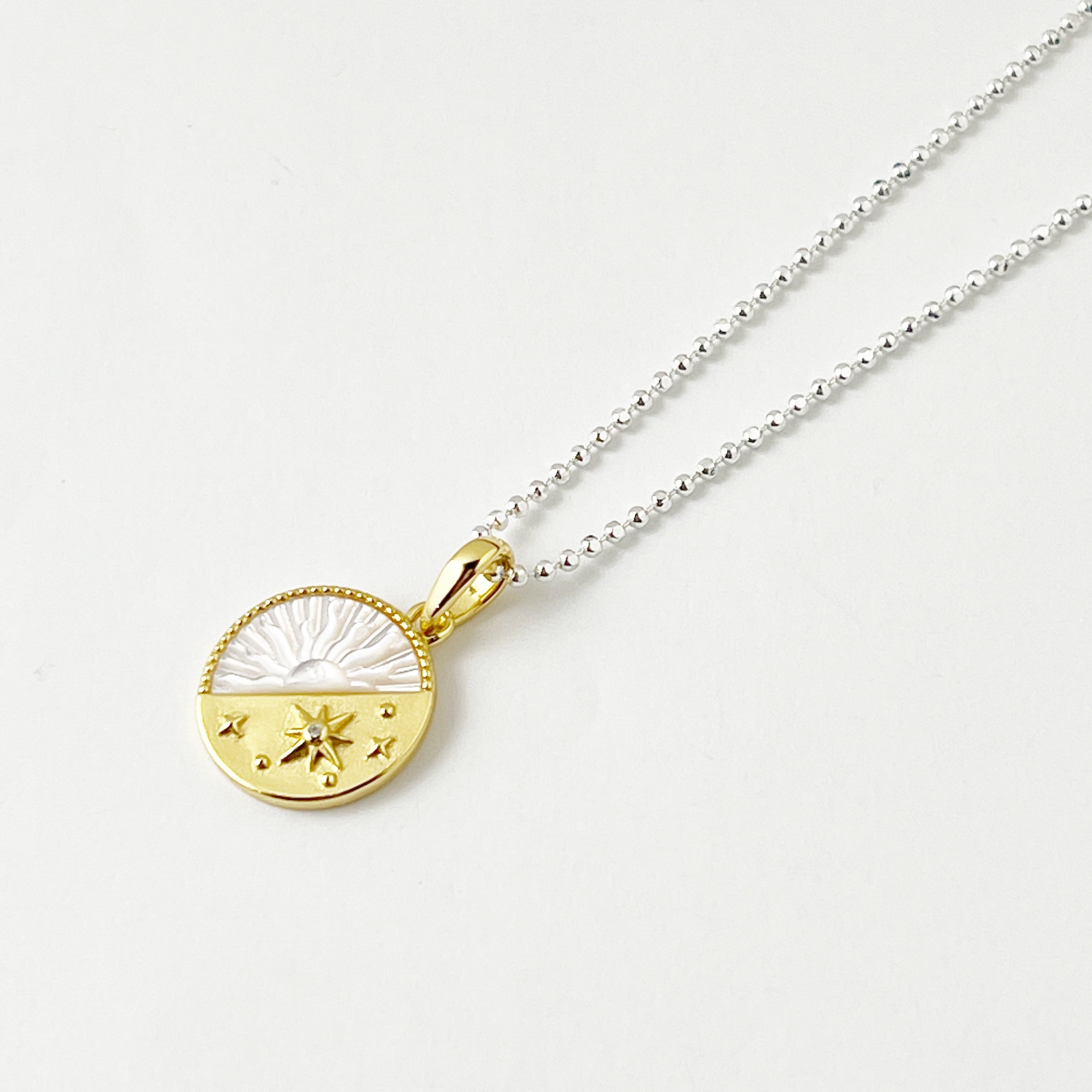 Gold Coating 白蝶貝 ユニバースラウンド プレート ペンダント 月星
