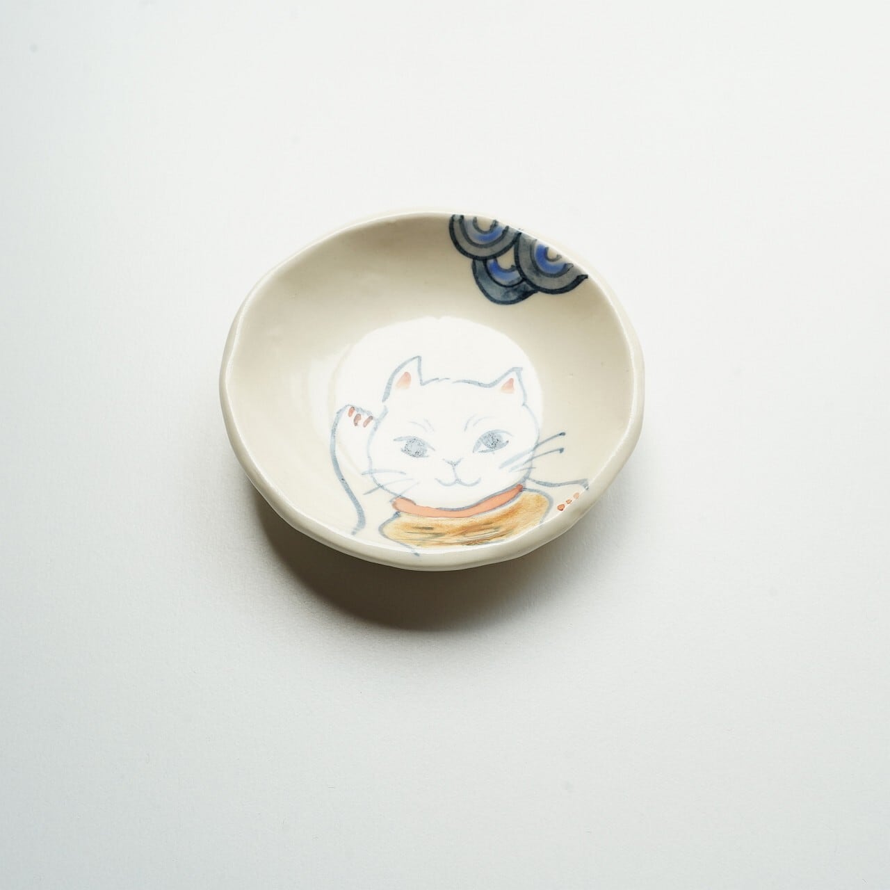 陶彩工房Canoe】まねきねこ豆皿 深め C | ろにせら ギャラリーと雑貨のお店