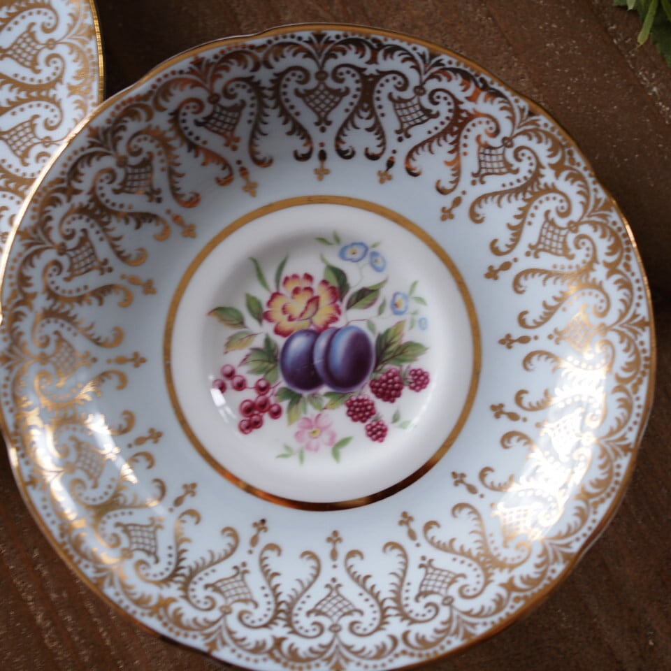 英国パラゴン 金彩果実文 フルーツ絵柄トリオ ブルー カップ＆ソーサー