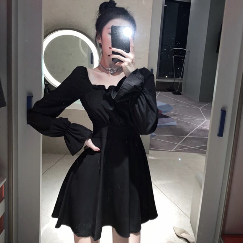 レトロなフレンチスクエアカラーのドレスの女性は薄い黒のバックストラップセクシーなリトルブラックドレスのパフスリーブボトミングスカートの潮でした YY-ファッション52217960355