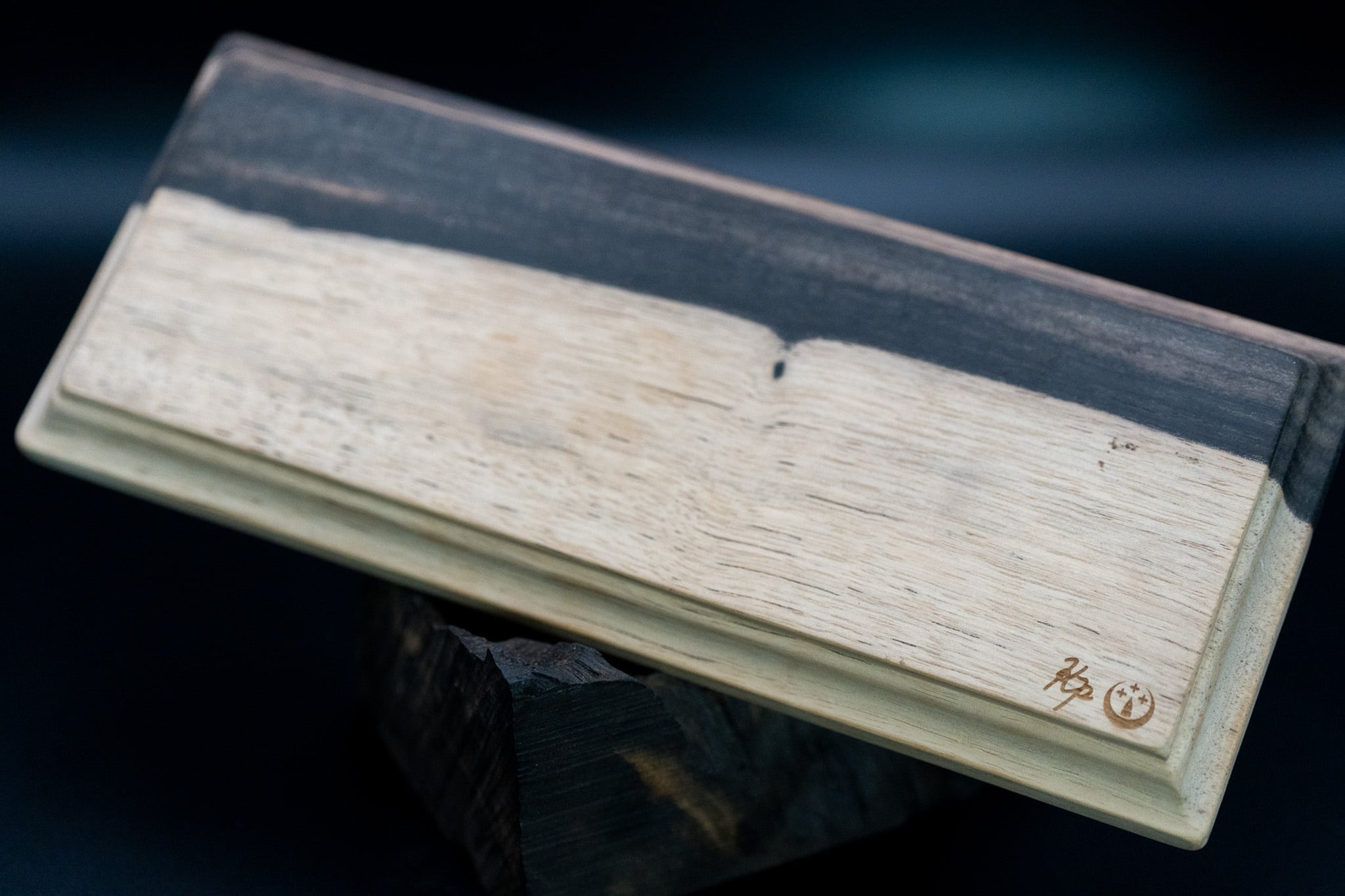 金杢犀ペントレイモバネツートン象嵌月に吠える