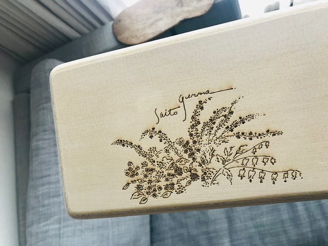 木箱から溢れる多彩な音色〜コンパクトな打楽器「カホン」アガレカホン植物柄GU103C☆一番人気の花木のデザイン