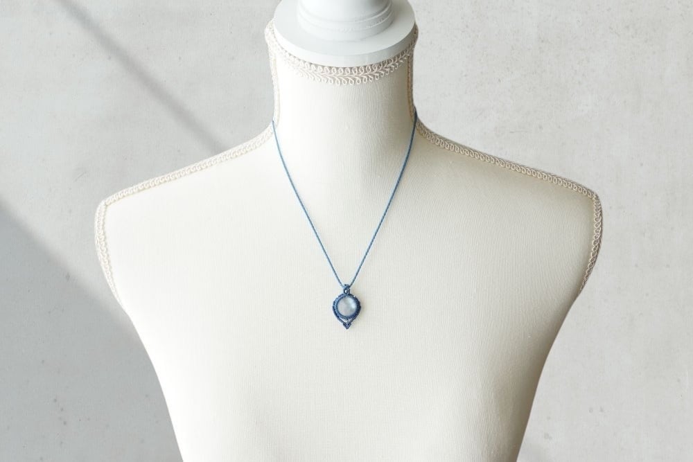 幻想的な輝き＊レインボームーンストーン（ホワイトラブラドライト）の