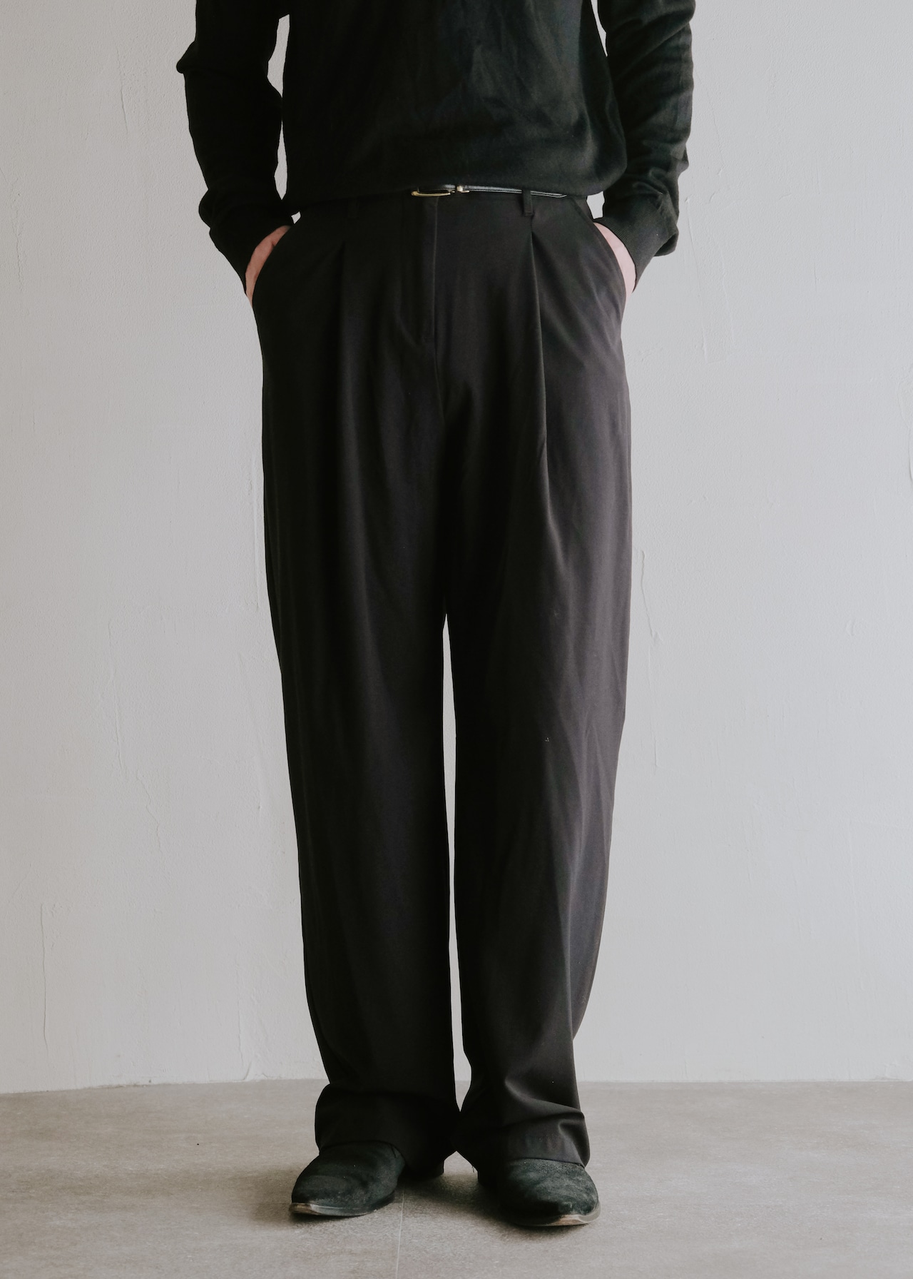 wide straight out tucked slacks