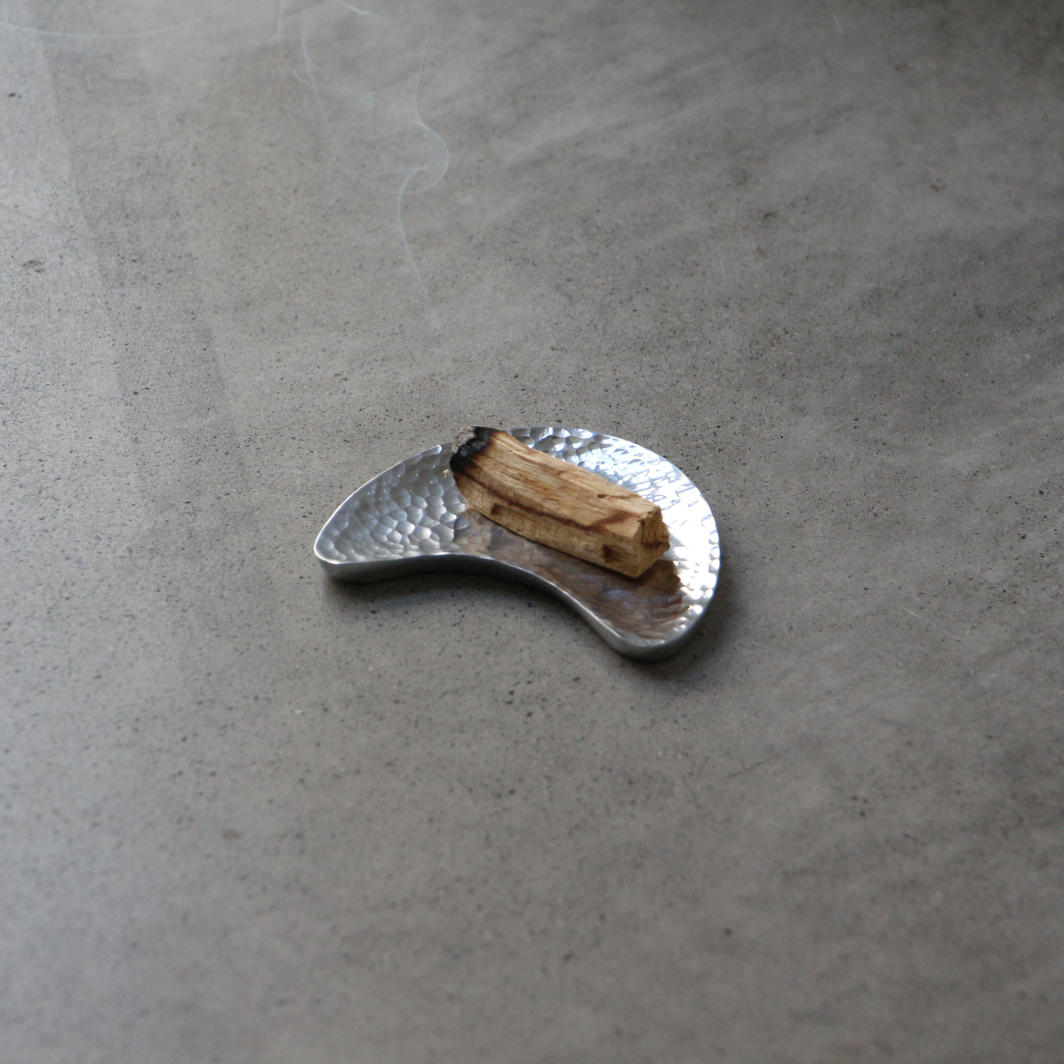 aluminum tray " crescent " upcycle product from india