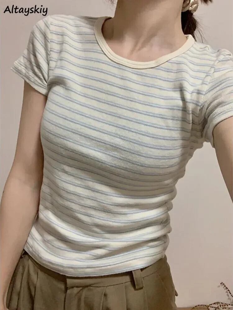 【新作】【送料無料】 スリムクラシックストライプ Tシャツ女性 Hotsweet オル夏の学生半袖ストリートヴィンテージクロップトップス原宿若い Y2k 0368584531143